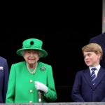 Трима бъдещи крале прибраха Елизабет ІІ от балкона