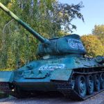 Посегателство върху съветски танк от Втората световна война в паметен комплекс в Силистра
