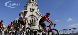 Колоездачи обикалят България, Лечева ги  поздрави