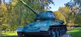 Посегателство върху съветски танк от Втората световна война в паметен комплекс в Силистра
